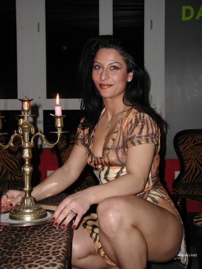 Опытная соблазнительница с разработанной писькой