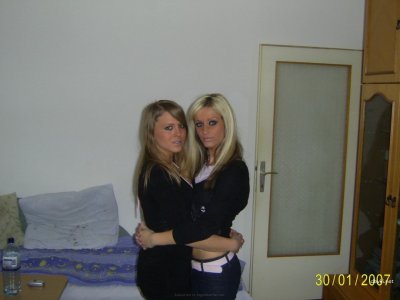 Дарит оральное наслаждение своей однокласснице