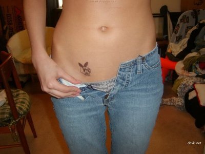 Подкаченная красотка и ее сочная промежность