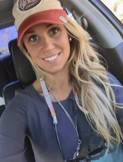 Опытная мамочка блондинка фотографирует свои интимные моменты