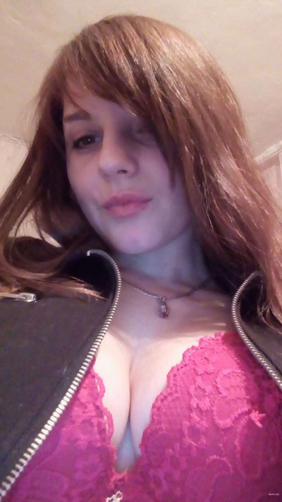 Интимные снимки опытной темноволосой красавицы