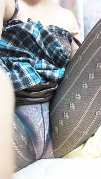 Ну что, не хочешь ли засунуть свой стояк в мою соблазнительную дырочку?