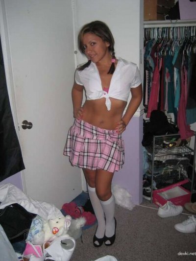 Студентка без одежды занимается интимом