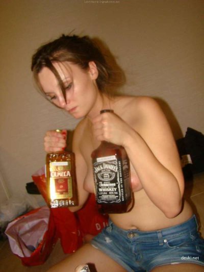 Крошка занимается сексом с парнем - развратно и страстно!