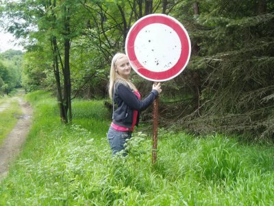 Шатенка с идеальной попкой сосет член