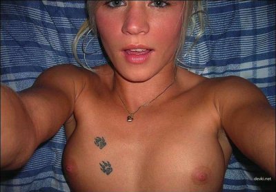 Красивая милашка занимается интимом