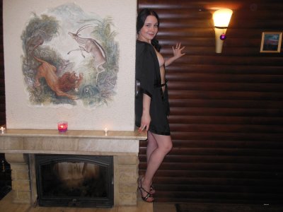 У огненной плите без одежды