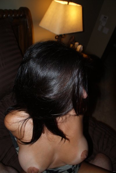 Пышные сиськи девушки: соблазнительные формы для наслаждения