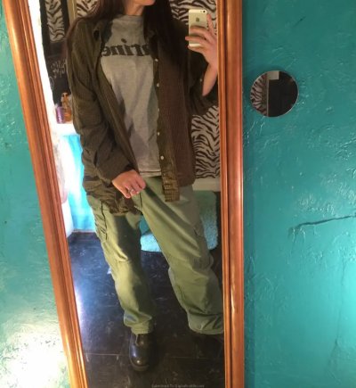 Откровенные снимки сисястой красотки у зеркала