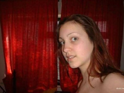 Обнаженная красавица с пышной грудью: наслаждайся зрелищем!