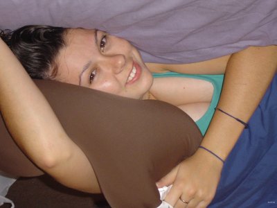 Развратная супруга становится перед объективом