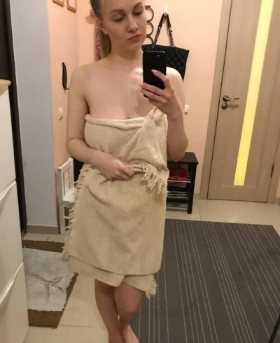 Молодая красавица Алинка покажет свои прелести