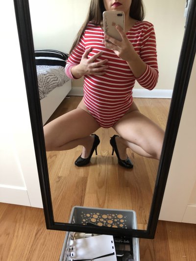 Шлюха в полосатом наряде: горячий контент для взрослых