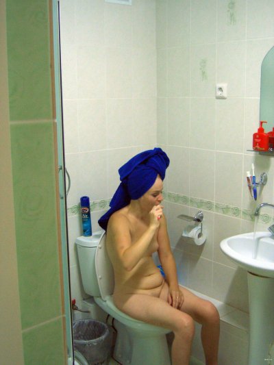 Фото беременной блондинки с белыми волосами в интимной зоне