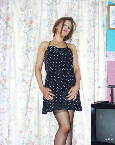 Горячая дама демонстрирует свою интимную зону