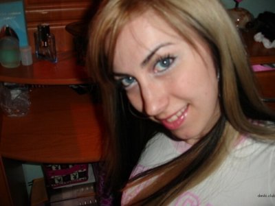 Голая русская красотка демонстрирует свои прелести