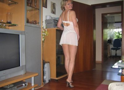 Личные интимные снимки опытной дамы: домашнее порно взрослой леди