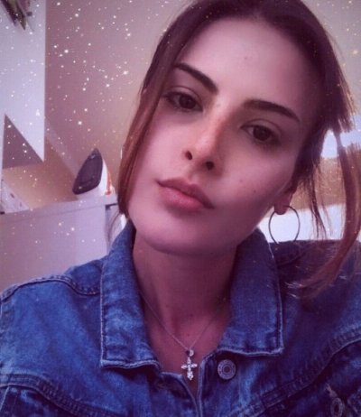 Интимные фото от красотки: она показывает свое обольстительное тело