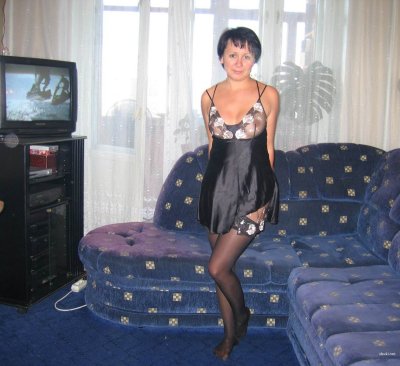 Опытная дама наслаждается игрушками для взрослых