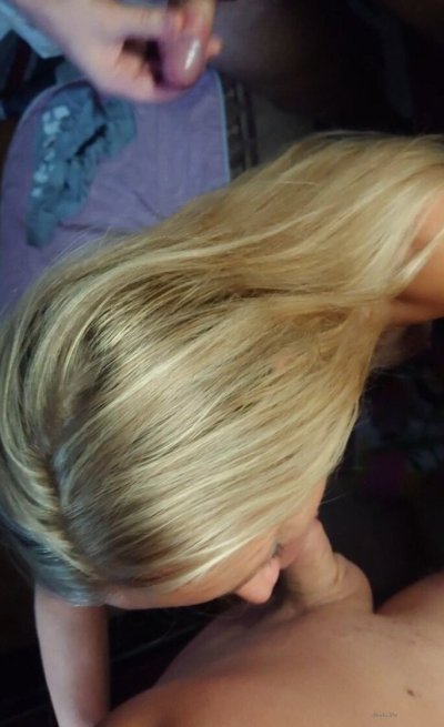 Порно видео с горячей блондинкой в домашних условиях