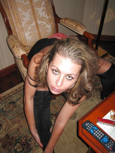 Красотка страстно демонстрирует свои прелести