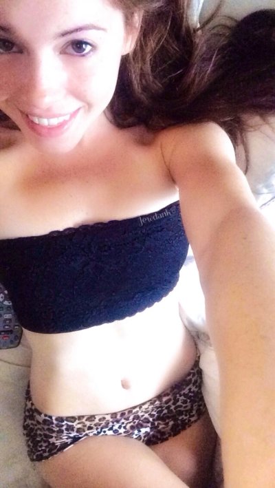 Обнаженная красотка без наряда позирует сексуально – огненные снимки