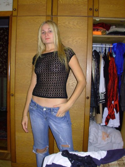 Интимные домашние фото очаровательной блондинки в уютной обстановке