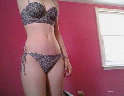 Развелась и раздвинула ноги: как девушка избавилась от одежды