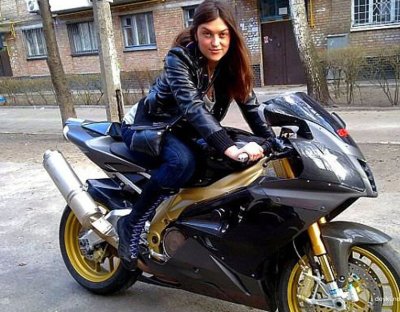 Сегодня поделилась своими фото в сети.