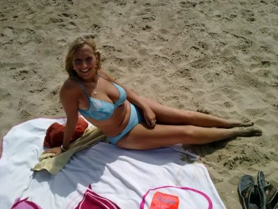 Горячая красотка весело трахается со своим парнем