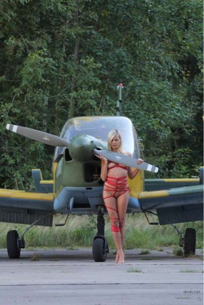 Знойное шоу от привлекательной красотки