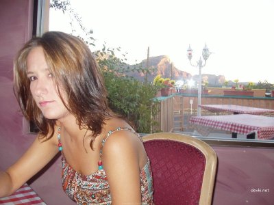 Молодые влюбленные неистово занимаются сексом