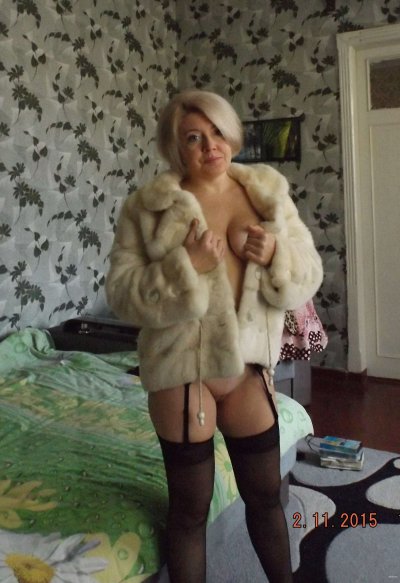 В чулках и шикарной шубе: горячие моменты, которые ты не забудешь!