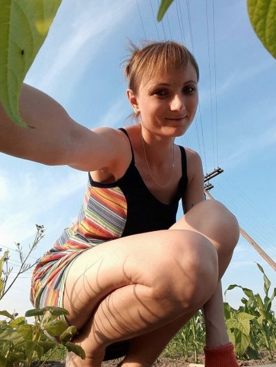 Сексуальная красотка с длинными ножками: удивительное зрелище!