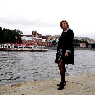 Опытная женщина разделась на пляже