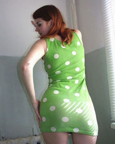 Пылающая красотка устраивает огненное шоу для своей киски