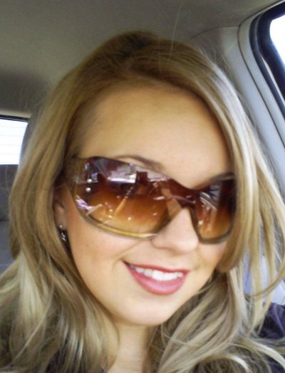 Молодая супруга делает минет своему мужу