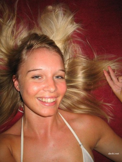 Очаровательная девушка из деревни