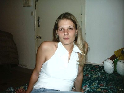 Записывает интимные моменты с очаровательной девушкой