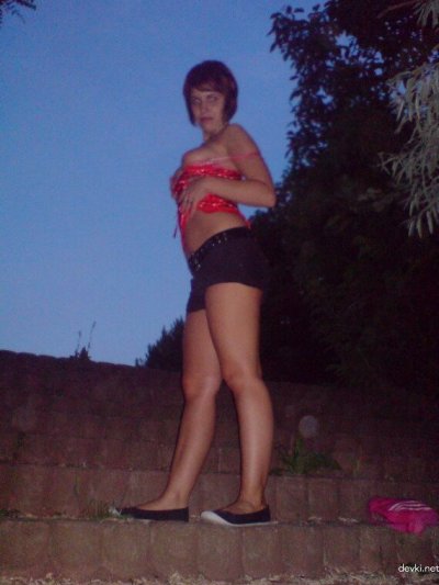 Красотка наслаждается вирт-игрушкой!