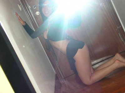 Домашнее видео сексапильной темноволосой красотки