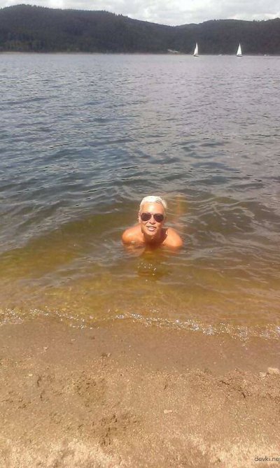 Жаркие видео с зрелыми красотками и домашними интимными моментами