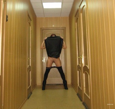 Девушка делает селфи после орального контакта