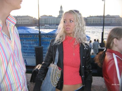 Молодая пара после безудержной ночи в клубе: искренние и запоминающиеся фото.