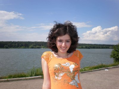 Красотка не прочь показать свои аппетитные формы!