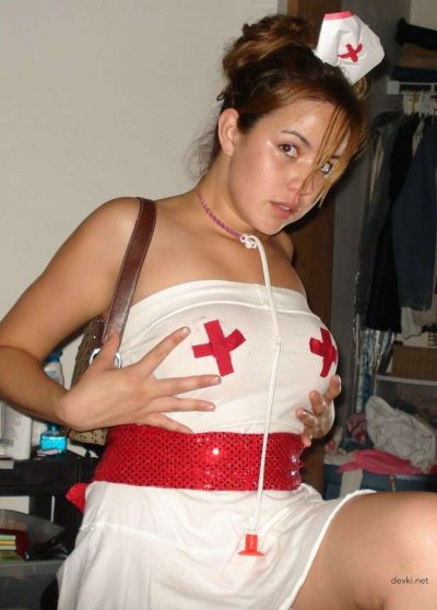 Обожает сексуальные наряды и яркие образы для страстных встреч!