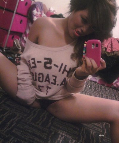 Сексуальная крошка из Азии на интимных снимках