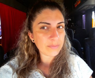 Горячая испанка демонстрирует свои прелести