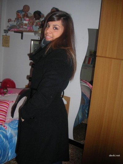 Голая двоюродная сестра — слитые фото телки 18 лет