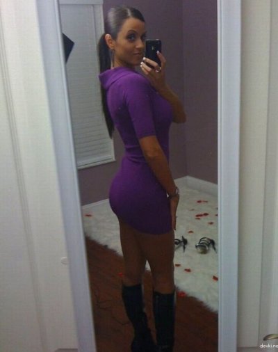 Сделала селфи перед зеркалом для взрослых